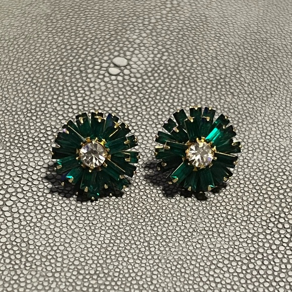 Vintage 1992 PARISIAN Emerald Green Gem Sparkling Flower Stud Earrings EUC - Picture 5 of 16